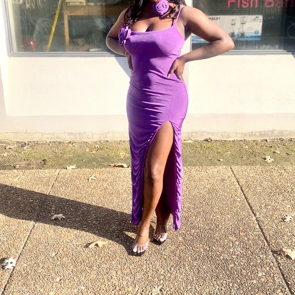 Medium purple,split side dress. Comes with the neck piece